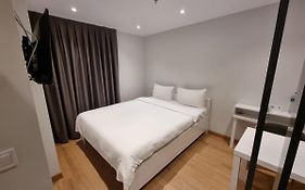 10M2 Hotel
